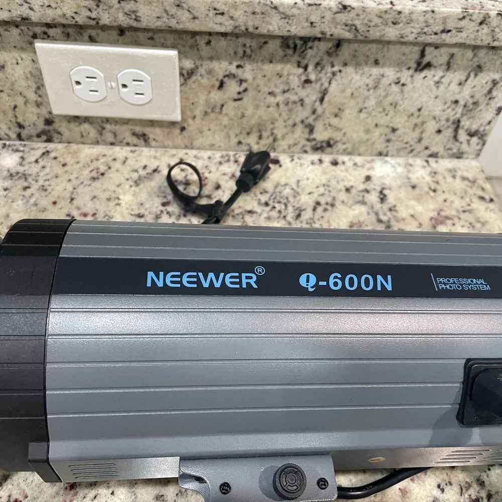 Photo Light Newer 600 Plus Tripod Stand